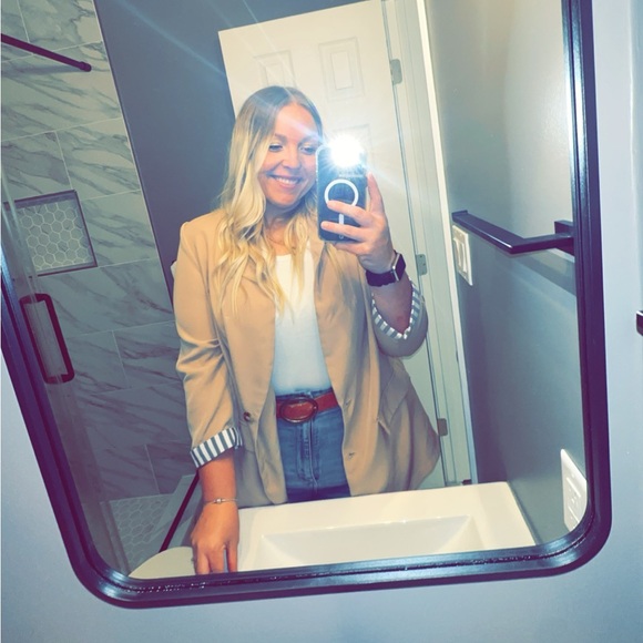 Meet your Posher, Emily - Picture 3 of 5